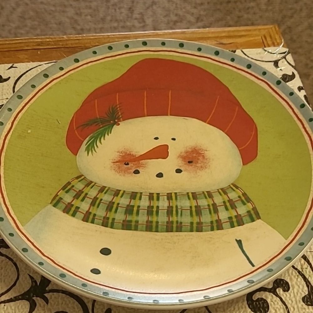 Oneida Frosty Friends Plates - Picture 4 of 11
